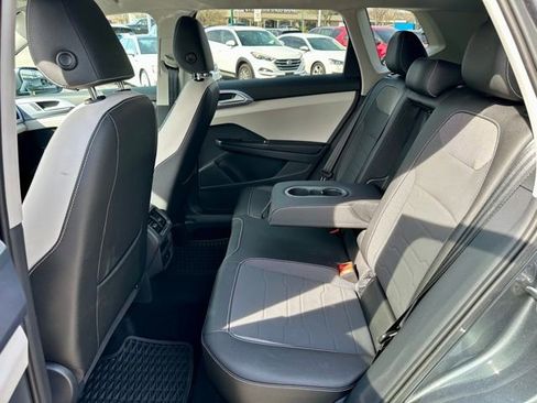 Used 2025 Volkswagen Taos SE image 17