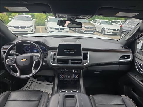 Used 2022 Chevrolet Suburban Premier AWD/4WD image 17