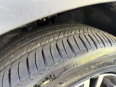 Used 2025 Volvo XC40 B5 Core image 12