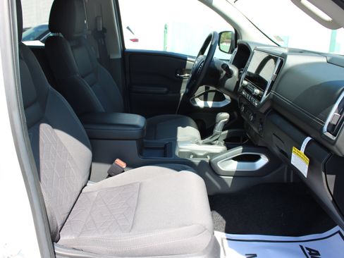 Certified 2025 Nissan Frontier SV AWD/4WD image 13