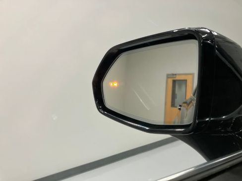 Used 2017 Cadillac XT5 Luxury FWD image 30