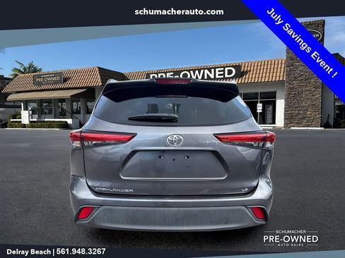 Used 2021 Toyota Highlander LE FWD image 6