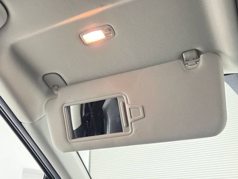 Used 2025 Kia Carnival FWD image 79