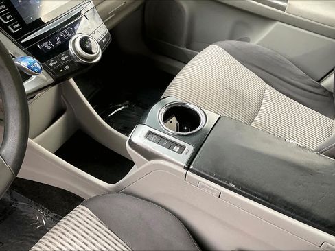 Used 2015 Toyota Prius V Three FWD image 16