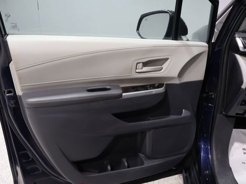 Used 2021 Toyota Sienna LE image 12