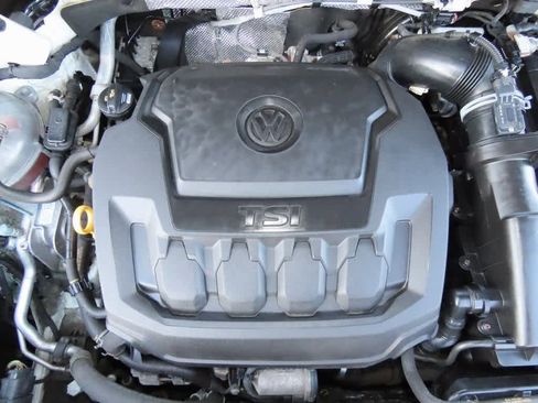 Used 2019 Volkswagen Tiguan SE image 11