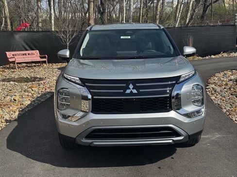 New 2025 Mitsubishi Outlander SE image 8