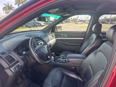 Used 2016 Ford Explorer XLT w/ Equipment Group 202A image 11