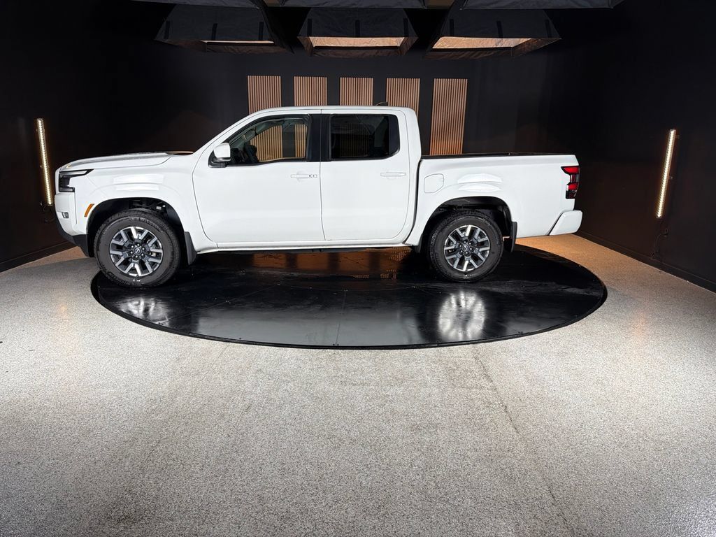 Used 2024 Nissan Frontier SL w/ Technology Package AWD/4WD image 3