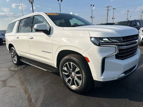 Used 2022 Chevrolet Suburban LT w/ Luxury Package RWD image 9