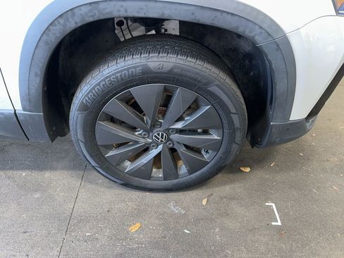 Used 2022 Volkswagen Taos S image 2