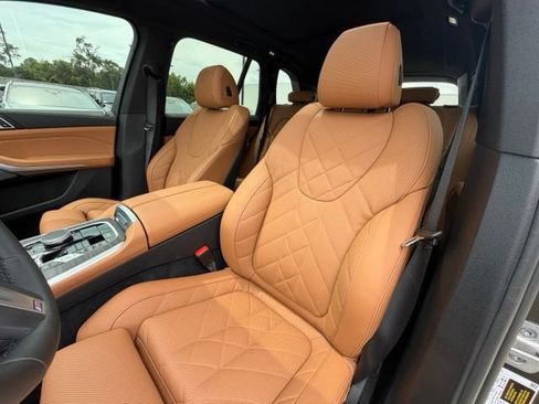 Used 2025 BMW X5 xDrive40i w/ M Sport Package AWD/4WD image 26
