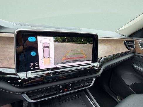 New 2026 Volkswagen Atlas SE FWD image 13