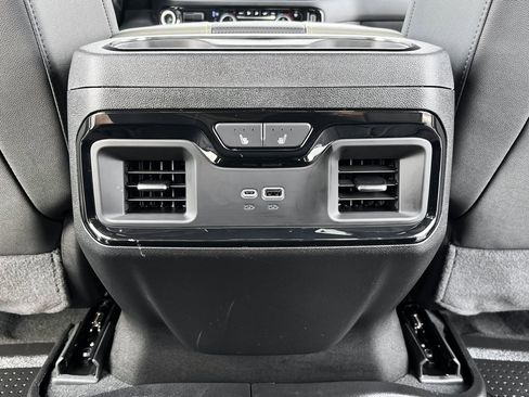 Used 2024 Chevrolet Silverado 2500 ZR2 w/ Technology Package image 24