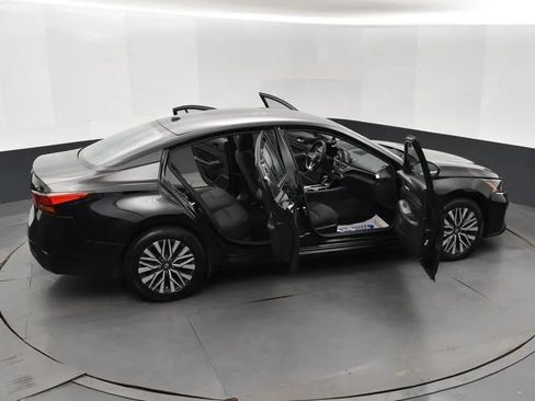 Used 2024 Nissan Altima 2.5 SV FWD image 6