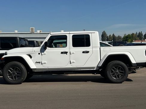 New 2026 Jeep Gladiator Sport AWD/4WD image 7