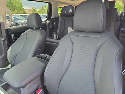New 2026 Kia Carnival SX Prestige FWD image 23