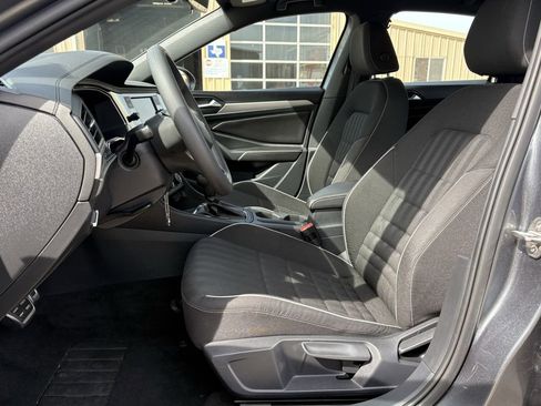 Used 2023 Volkswagen Jetta Sport image 11