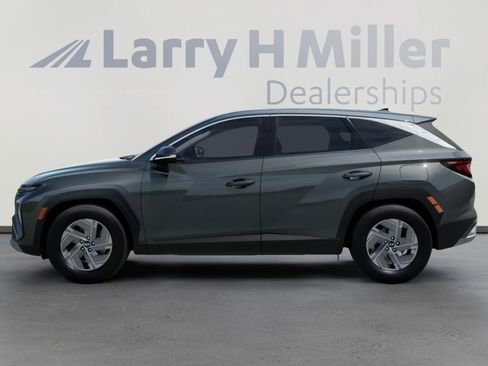 New 2026 Hyundai Tucson Blue SE FWD image 3