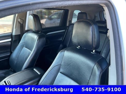 Used 2018 Toyota Highlander XLE AWD/4WD image 29