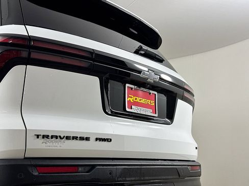 Used 2024 Chevrolet Traverse LT w/ Midnight/Sport Edition image 23