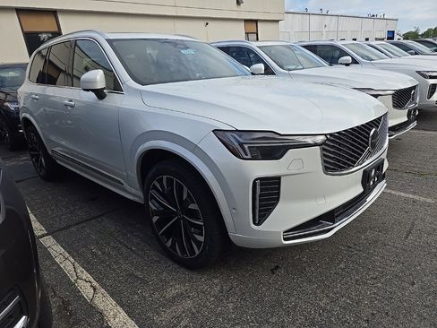 New 2025 Volvo XC90 T8 Ultra image 2