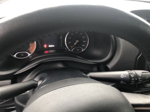 Used 2016 Jeep Renegade Latitude w/ Cold Weather Group image 11