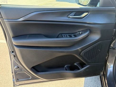 New 2025 Jeep Grand Cherokee Altitude image 12