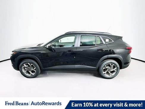 New 2026 Chevrolet Trax LT w/ LT Convenience Package FWD image 3