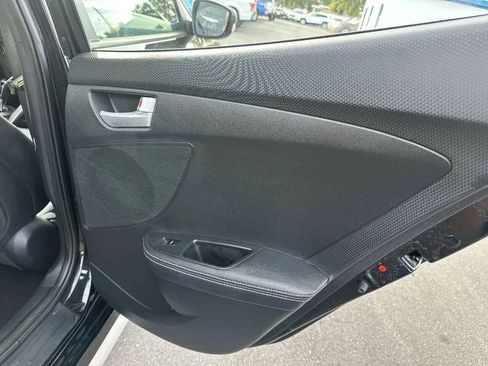 Used 2014 Hyundai Veloster Turbo image 16