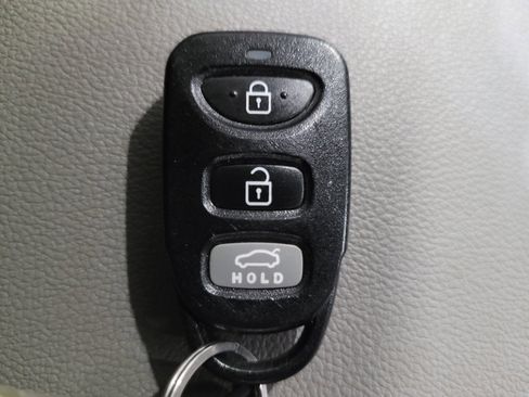 Used 2018 Hyundai Elantra SE w/ Winter Weather Package FWD image 32