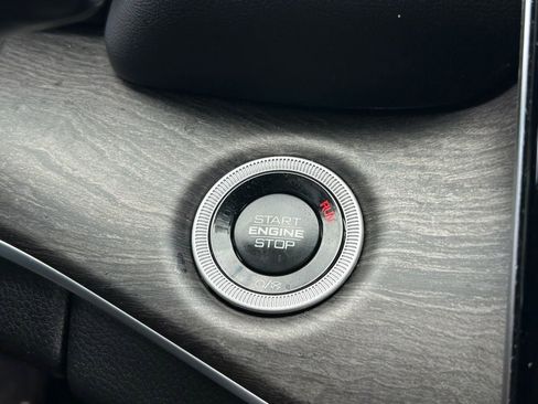 Used 2025 Jeep Grand Cherokee L Limited w/ Luxury Tech Group II image 73