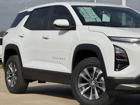 New 2026 Chevrolet Equinox LT image 3