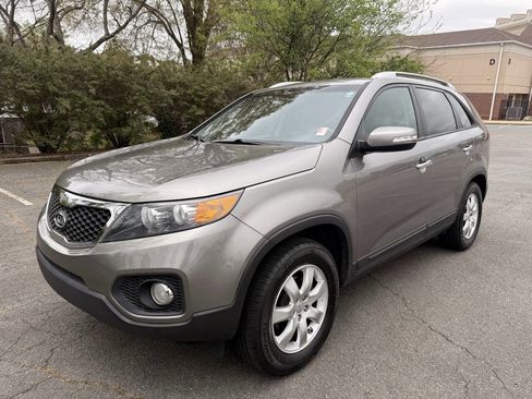Used 2013 Kia Sorento LX w/ Convenience Pkg FWD image 3