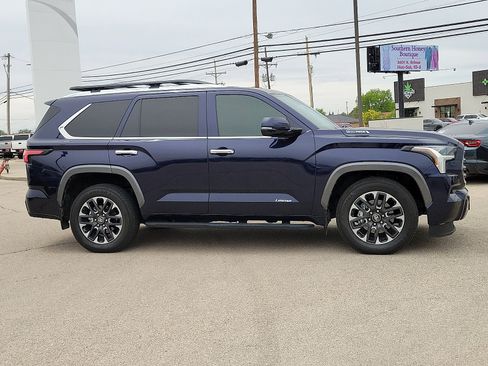 Used 2025 Toyota Sequoia Limited AWD/4WD image 5