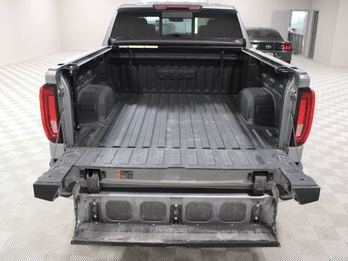 Used 2025 GMC Sierra 1500 SLT w/ SLT Premium Plus Package AWD/4WD image 17