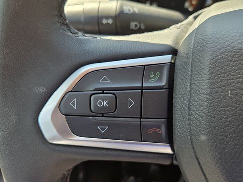 Used 2025 Jeep Compass Latitude AWD/4WD image 25