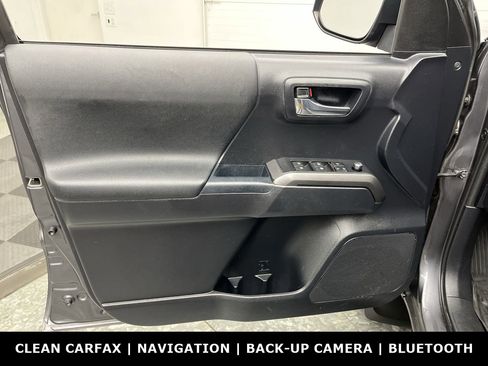 Used 2018 Toyota Tacoma TRD Sport AWD/4WD image 8