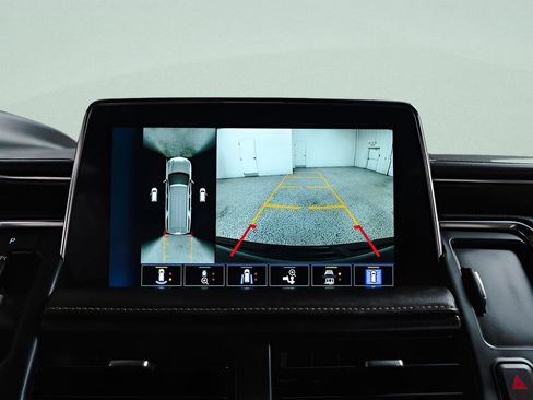 Used 2023 Chevrolet Suburban Premier AWD/4WD image 15