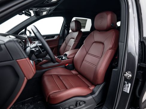 New 2026 Porsche Cayenne S image 5