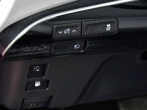 Used 2020 Toyota Prius Prime LE image 24