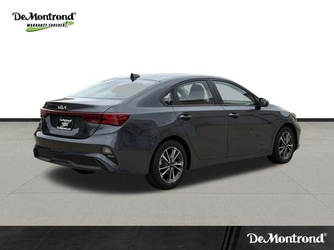 Used 2022 Kia Forte LXS w/ LXS Technology Package FWD image 4