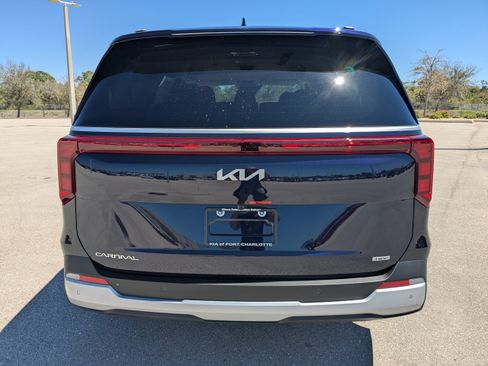 New 2026 Kia Carnival EX FWD image 6