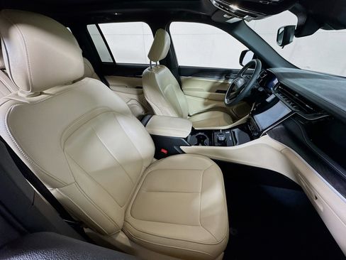 Used 2023 Jeep Grand Cherokee 4WD 4xe image 29