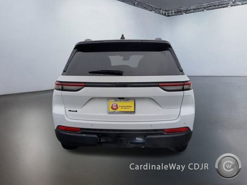 Used 2024 Jeep Grand Cherokee Altitude image 4