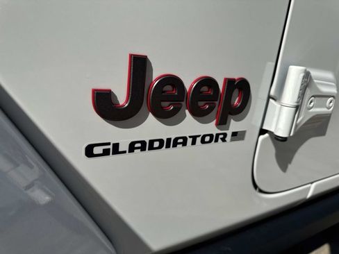 Used 2023 Jeep Gladiator Rubicon w/ LED Lighting Group image 9