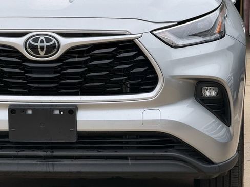 Used 2021 Toyota Highlander XLE AWD/4WD image 8