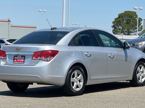Used 2016 Chevrolet Cruze LT FWD image 2