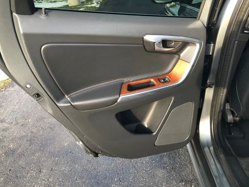 Used 2016 Volvo XC60 T5 Premier w/ Proximity Package image 33