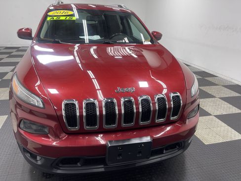Used 2016 Jeep Cherokee Latitude w/ Cold Weather Group FWD image 7